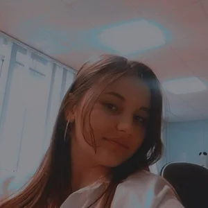 HazelMuggeo Public Pic