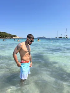 NicoLegend Public slika