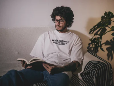 Loggan_donnelly: reading ( фото)