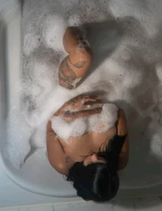 Isabella-vega Hot bubbles Poză
