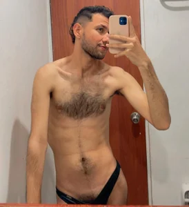 Michaell_Spinellyのblack thong 😏の 4枚の写真