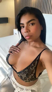 Dakota_ferreti_ Public Pic 2