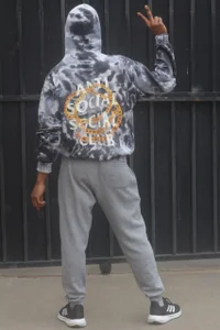 Catch me outside de zukozuks  4 Imagens