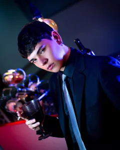 Luke_Howland Relax Hình 7