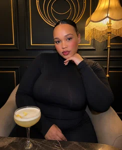 Thickyshea's XXX Nude Photo 2
