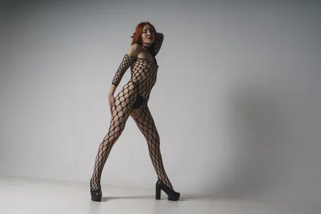 Jullia_Moor your fav women  4টি ছবি