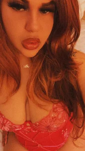 Ya Girl Brat od THIRSTTRAPBRAT  3 snímek