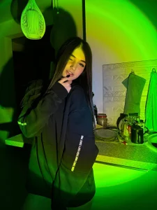 At home in the kitchen, evening)