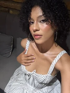 Lila-RoseのWanna join my dinner?🥂💋の 2枚の写真