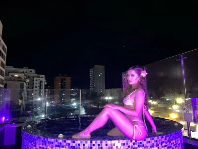 SalomeLarzon Public Foto 5