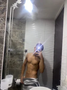 Marcus_Moreno: shower ( фото)