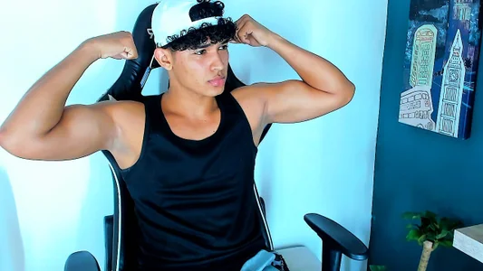 James de jamescurly00  2 Imagens