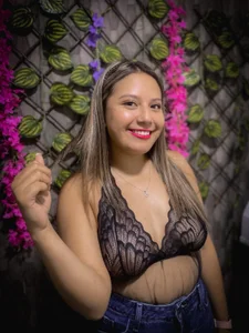abrilameliadelmar Hey Welcome to my world 💗 Billede 2