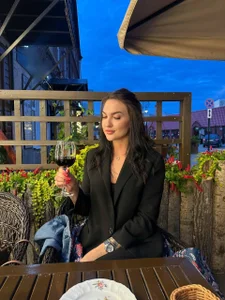 Hollara_Bangg Me Pic 6