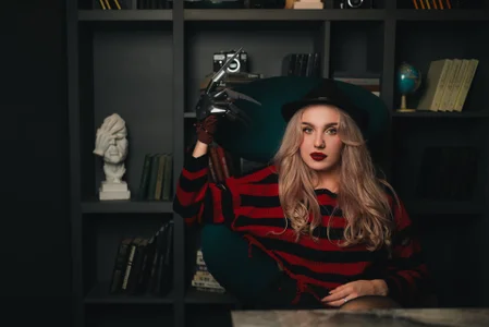 LianaFord The sexiest Fr.ddy Kru.ger Poză 2