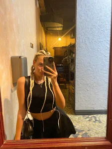 AmyLowe04 Public Pic 5