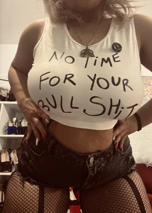 ZoeMesmerize: short jeans fishnets high heels n shirt with message for SOME😏 ( 9 фото)