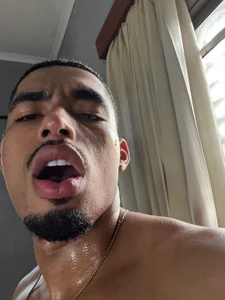 LiamByrneのSweating in the morning, Good morning 🥵😼☀️の 4枚の写真