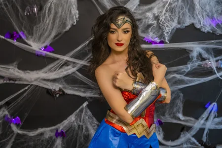 AnnaHarperX kullanıcısının Sexy WonderWoman albümü -  4 fotoğraf