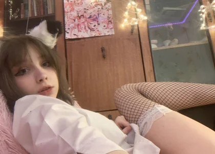 cloudgirrlhey hey meow图片