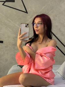 CleoWhite sexy me on pinky Billede