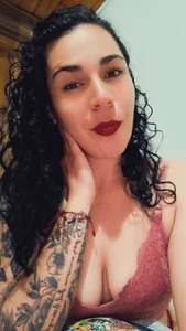 mia_velvet1 Public Pic 3