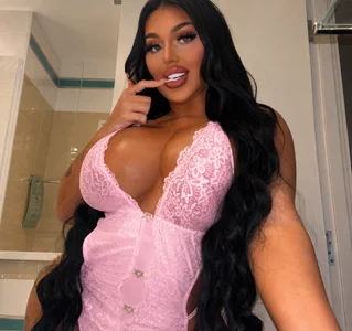 BIGBOOTYELLIEXXX Me - {count, plural, one {תמונה אחת} two {שתי תמונות} many {# תמונות} other {# תמונות}}