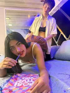 Lu-vale Two girls you would love to meet Billede