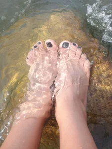 roxxy_whitewet and shiny feet💦图片 4