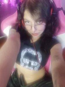 Larah_bell_uwu First album  2. fénykép