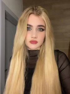EstherLivan Public Pic 2