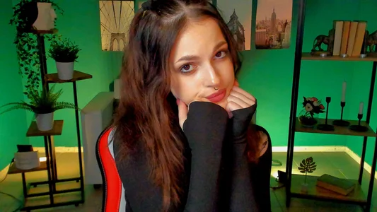 BratzieDarsie Today I was told that I can be cute and sexy at the same time^^ Pic 3