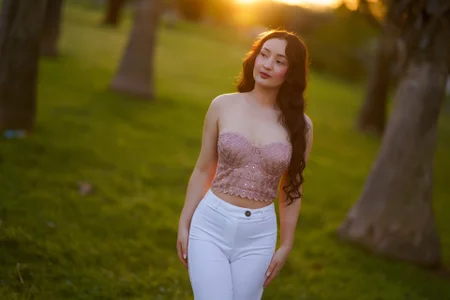 ZamphyraNightt Golden Hour Glow Pic 2