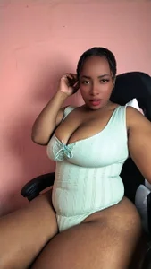 SweetBustyRoxyXXX You sexy curvy 💖  3টি ছবি