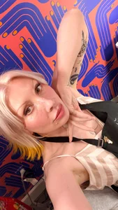 neon_honey's XXX Nude Photo 2