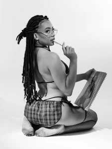 Profesional Pic B/w de MaddySkyy  4 Imagens