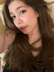 Mary_Robbins Public Pic 2