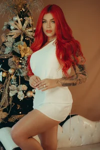 LeaThompsonLast Christmas (2022) Bild 3