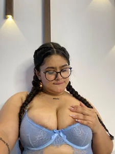 celeste_hatman's All about curves Sex Photo 1