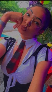 Auri__ Good GIrl টি ছবি