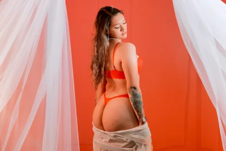 Red goes with everything! 🥴💖 de Laurent_elis  7 photos