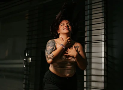 juana_valkiria“claim invisible territories.” 😈 Bild 2