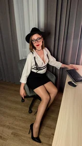 GoldenGoddess- LADY BOSS Pic 6