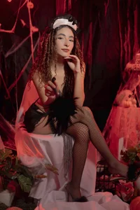 Sara_figueroa Your Secret Maid Bilde 2