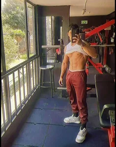 Leonard_Price Public  4টি ছবি