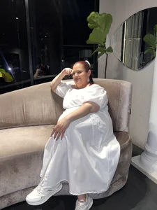 vanessa_moka come to more feet to eat the crumbs that fall,damn bitch, that's what you deserve Billede 4