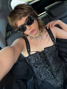 EnJooyce How's my outfit for our date at the bar? Pic 3