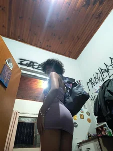 DesireLola Public Pic 3