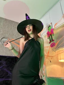 MilenaCrown Trick, prank… or maybe both 🎃👻 Pic 2