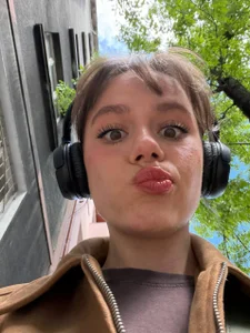 CassieBlum Public slika